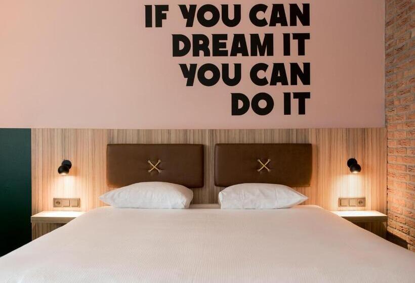 Standard Room, Hup