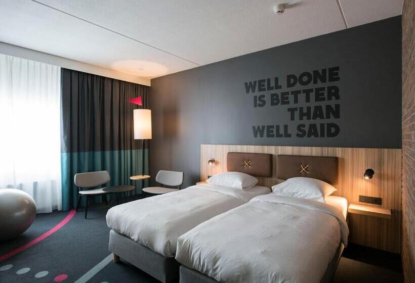Standard Room, Hup