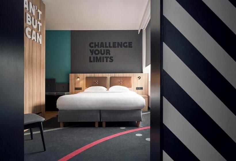 Standard Room, Hup