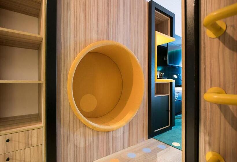 Family Room, Hup