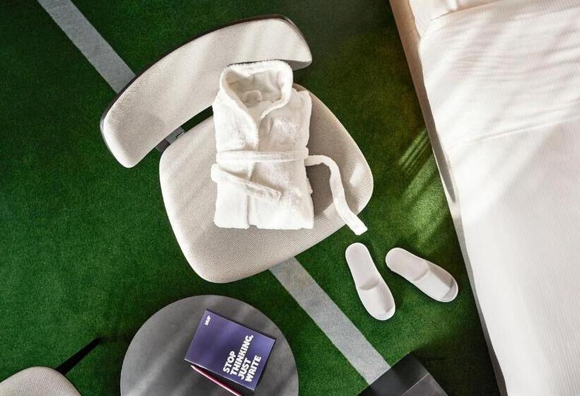 Club Room, Hup