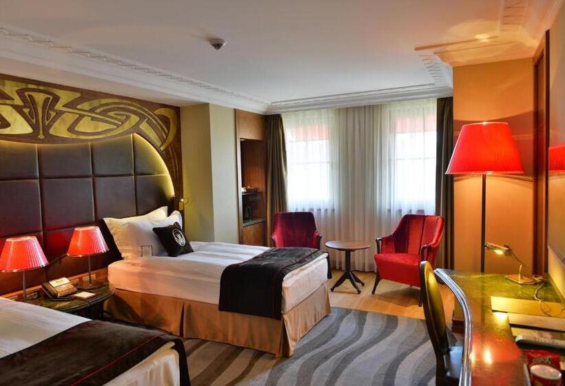 اتاق لوکس, Warwick Ankara