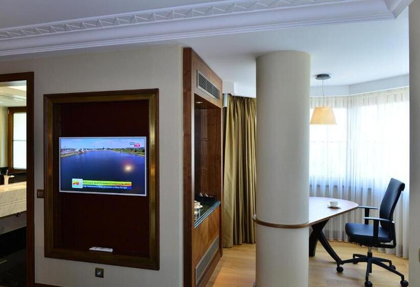 اتاق لوکس با تخت بزرگ, Warwick Ankara
