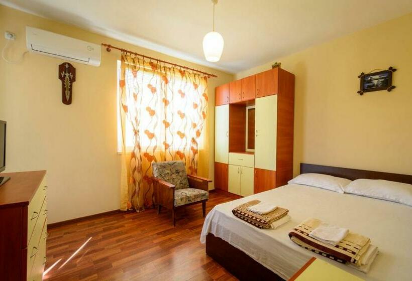 Апартаменты 1 Спальня, Apartment Yanevi