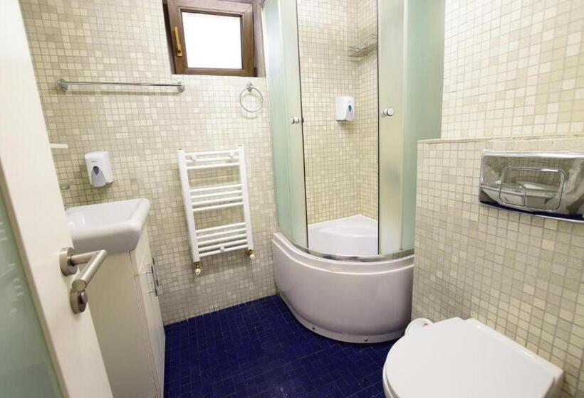 Escritório Estándar, Decebal Residence Apartments