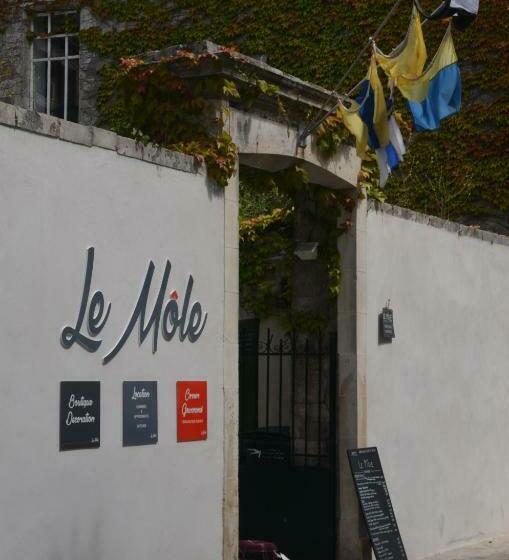Standard Szoba, Le Môle