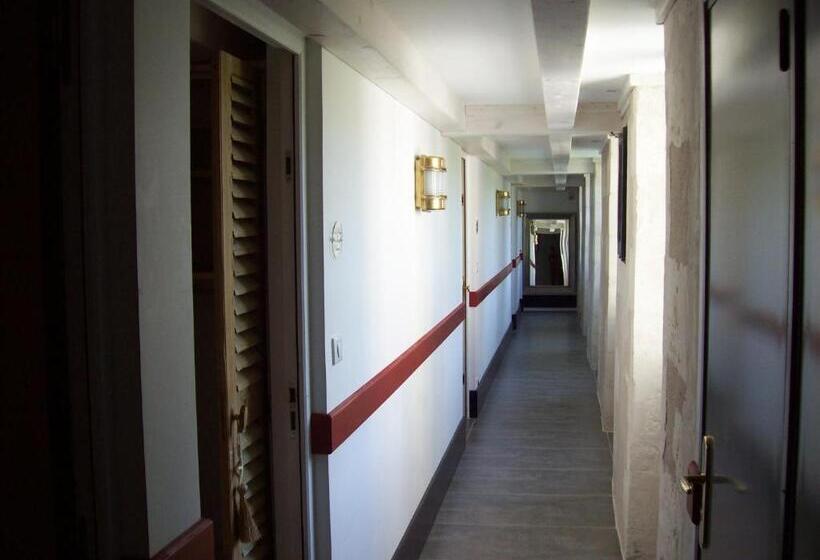 1 Szobás Apartman, Le Môle