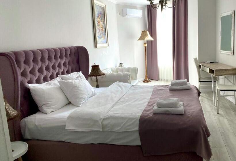 سوییت سوپریور, Opera Center Hotel & Apartments