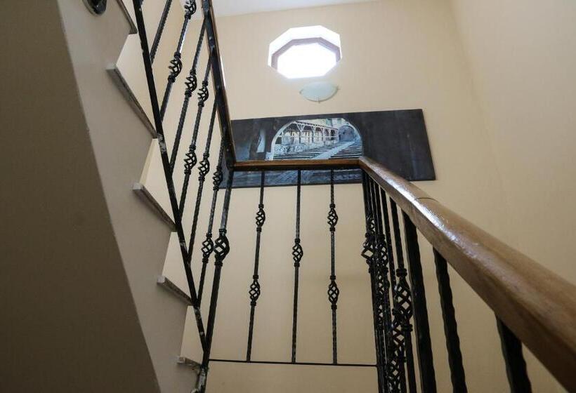 اتاق استاندارد با سرویس بهداشتی مشترک, Cosbuc Residence & Villa