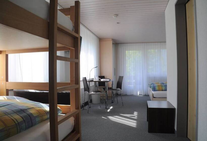Семейный Номер, Ferien  Und Familienhotel Alpina Adelboden