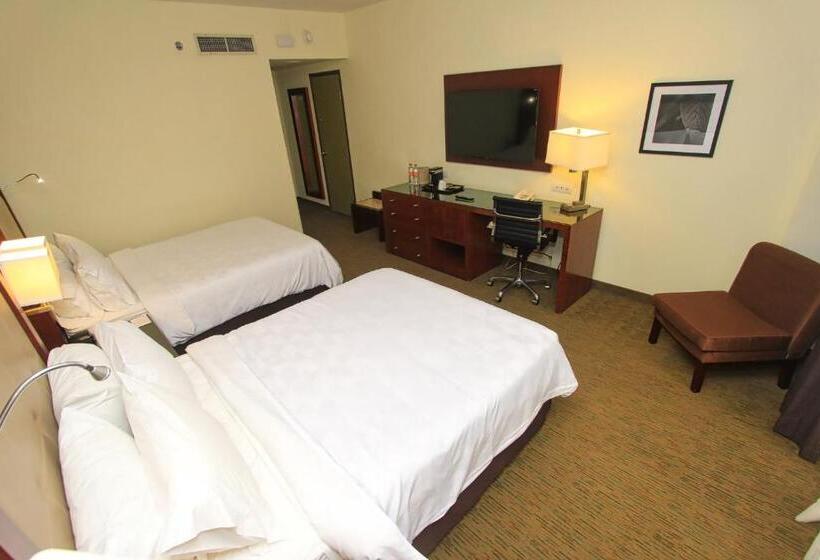 ２ダブルベッドのスタンダードルーム, Holiday Inn Leon, An Ihg
