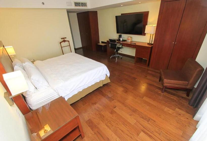 キングサイズベッドのスイートルーム, Holiday Inn Leon, An Ihg