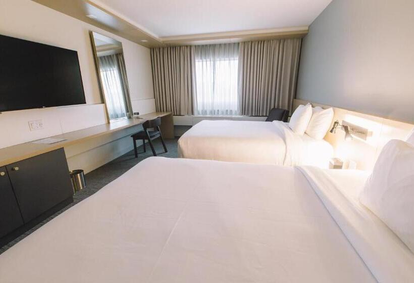 اتاق استاندارد چهار تخته, Inn At The Forks