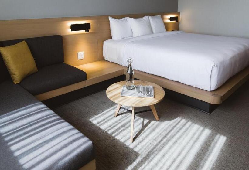 اتاق لوکس با تخت بزرگ, Inn At The Forks