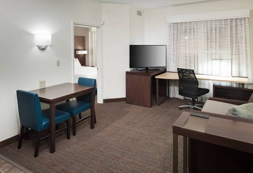Люкс, Residence Inn Kansas City Country Club Plaza