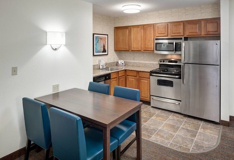 Люкс 2 Спальни, Residence Inn Kansas City Country Club Plaza