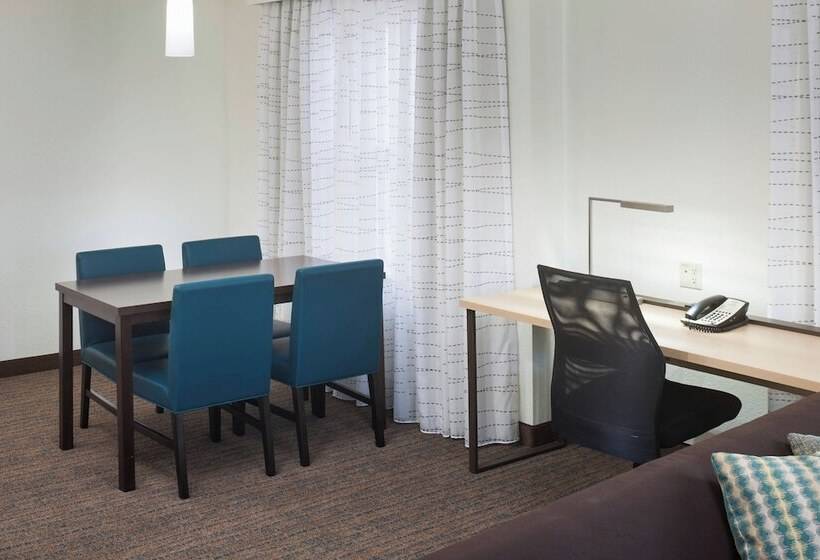 Люкс, Residence Inn Kansas City Country Club Plaza