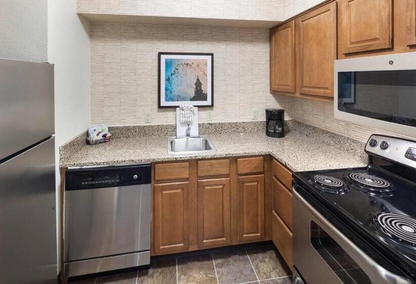 Люкс Кровать Кинг, Residence Inn Kansas City Country Club Plaza