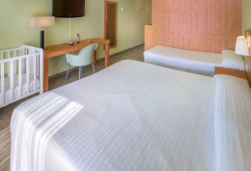 Номер Стандарт Трехместный, Vilar Rural De Sant Hilari Sacalm By Serhs Hotels