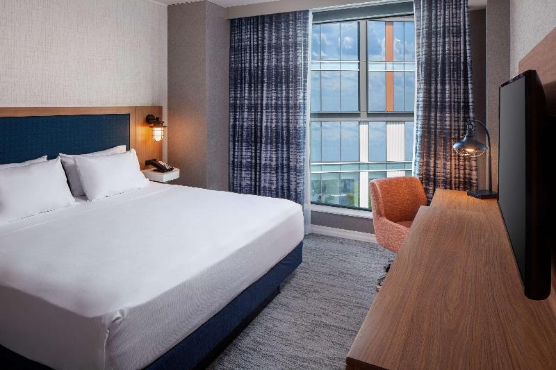 스탠다드 룸 킹사이즈 침대, Hampton Inn Boston Seaport District