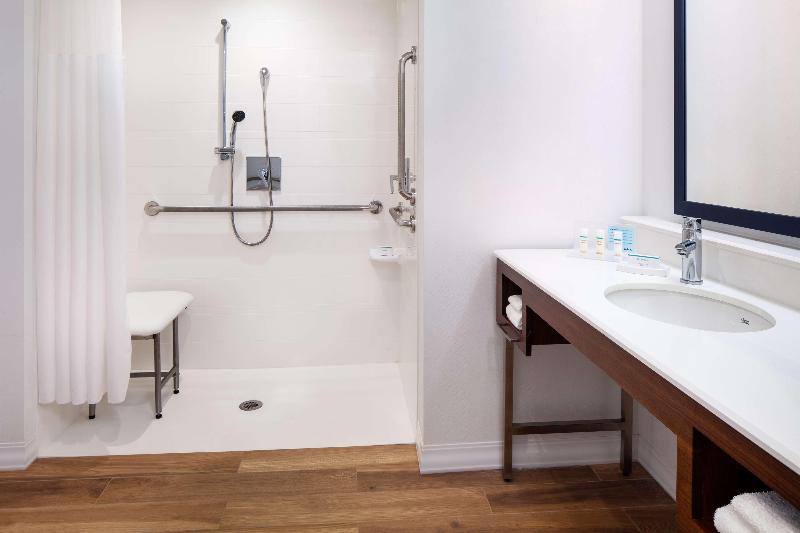 장애인을 위한 스탠다드 룸, Hampton Inn Boston Seaport District