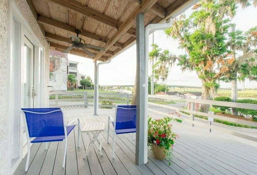 Номер Deluxe, Darien Dockside Inn