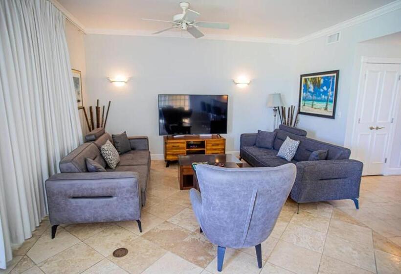 Deluxe Suite Sea View, Villa Renaissance Unit 205 Grace Bay Beach