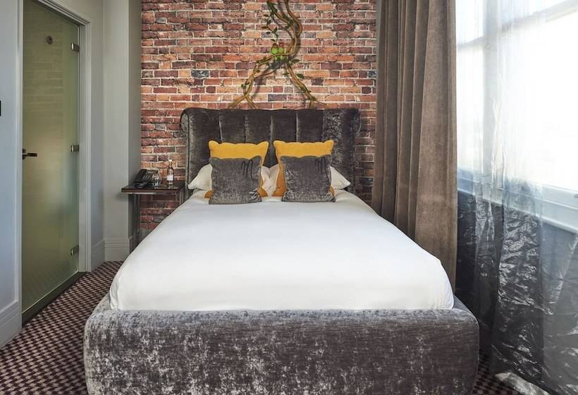 Номер Стандарт, Malmaison London