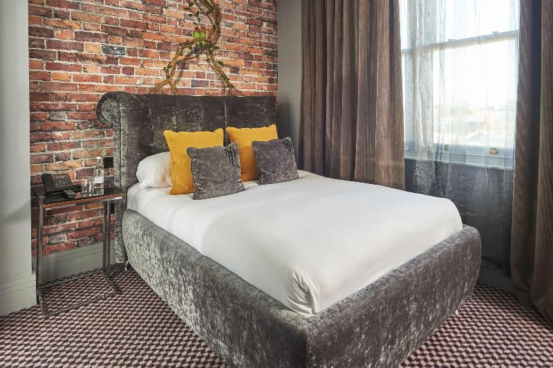 Номер Стандарт, Malmaison London