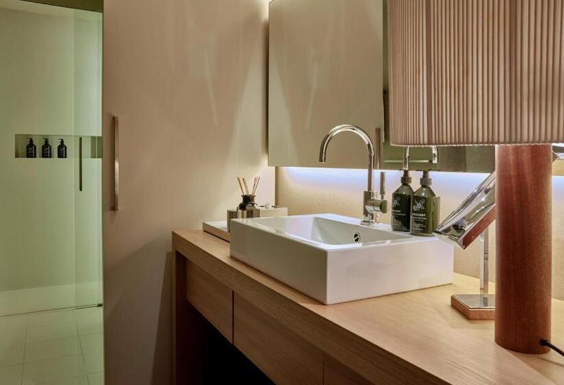Семейный Номер, Sir Victor Hotel, Part Of Sircle Collection