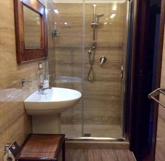 带阳台的三人标准间, B&b Domus Candida