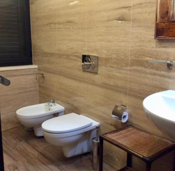 带阳台的三人标准间, B&b Domus Candida