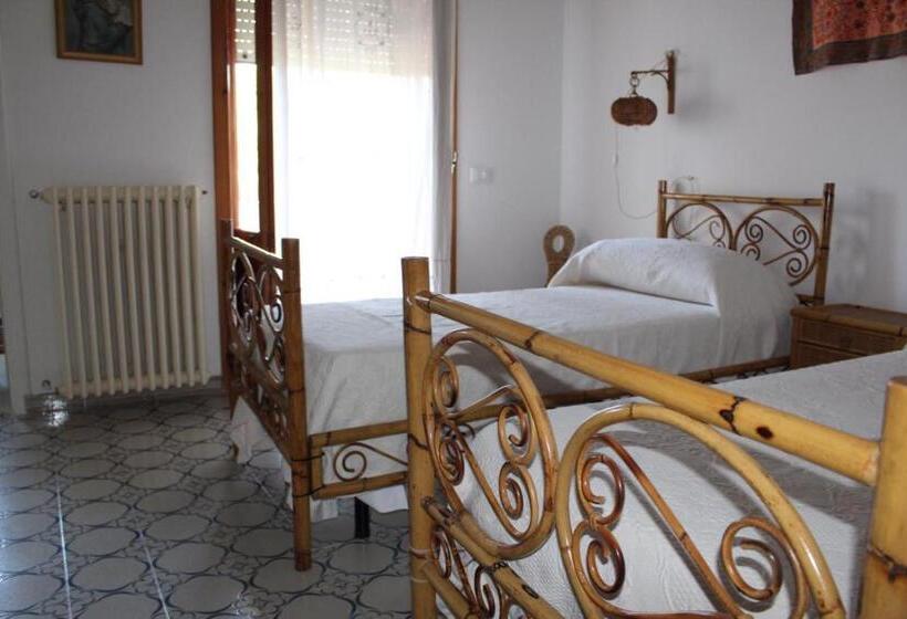 Номер Стандарт Трехместный, Villa Pedaci B&b