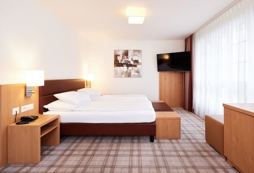 Номер Стандарт Трехместный, Central City Hotel Rochat