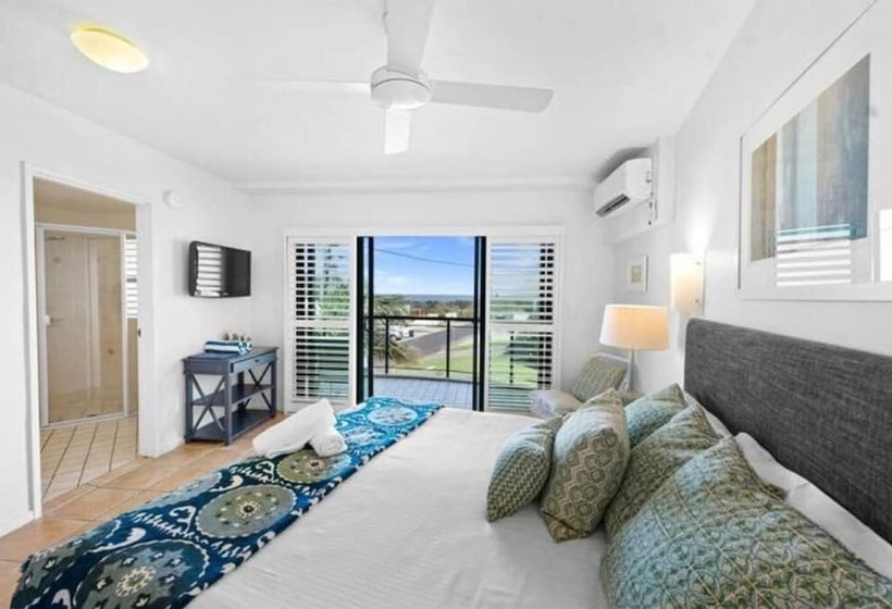Номер Стандарт Вид на Море, The Cove Yamba