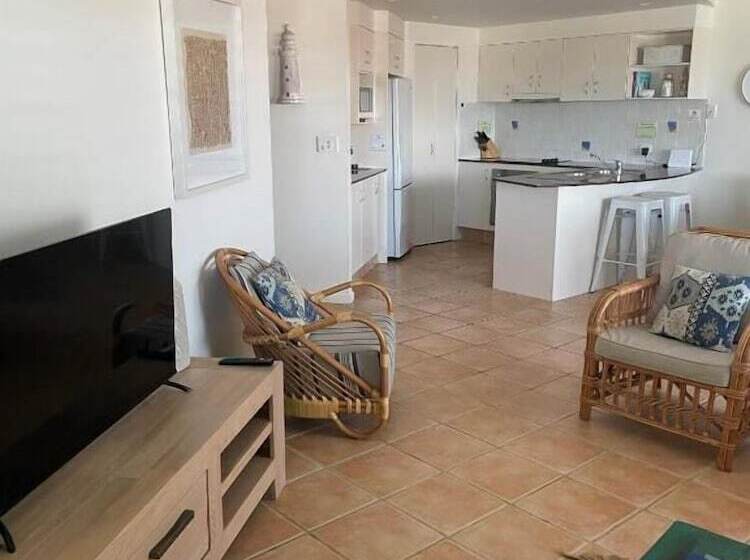 Апартаменты 3 Спальни Вид на Море, The Cove Yamba