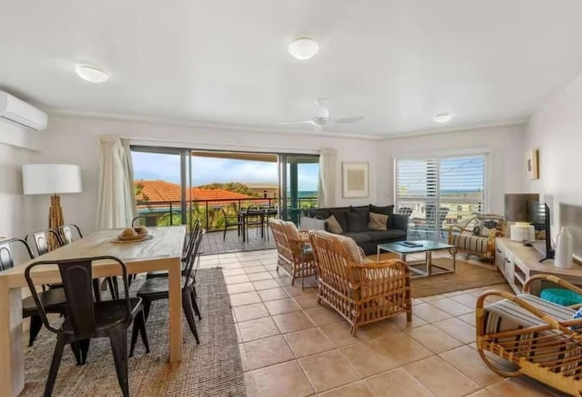 Апартаменты 3 Спальни Вид на Море, The Cove Yamba