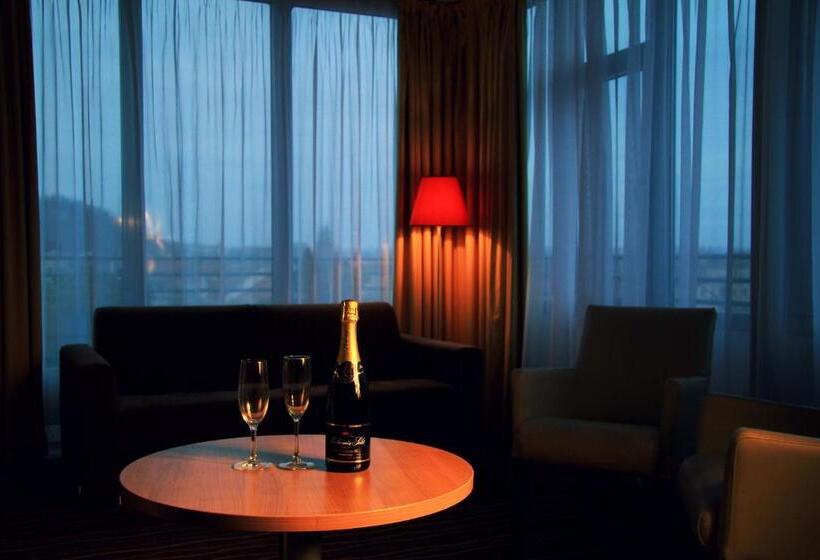 Executive-huone, Akcent