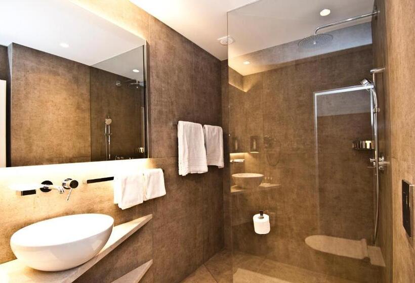 Executive-huone, Akcent