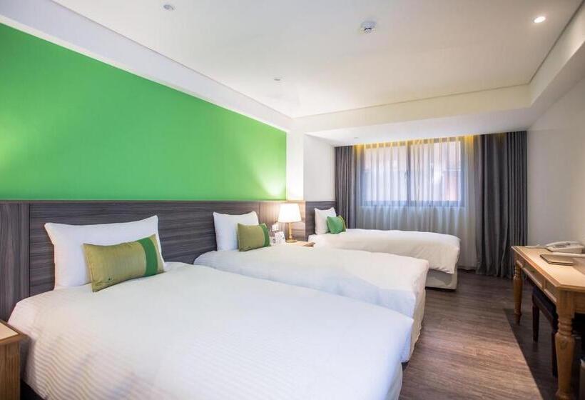Deluxe Triple Room, Green World Triplebeds