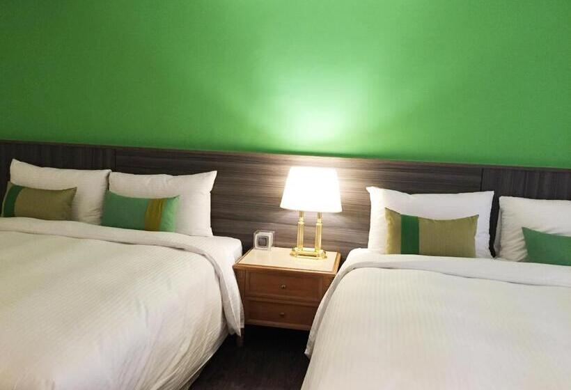Deluxe Family Room, Green World Triplebeds