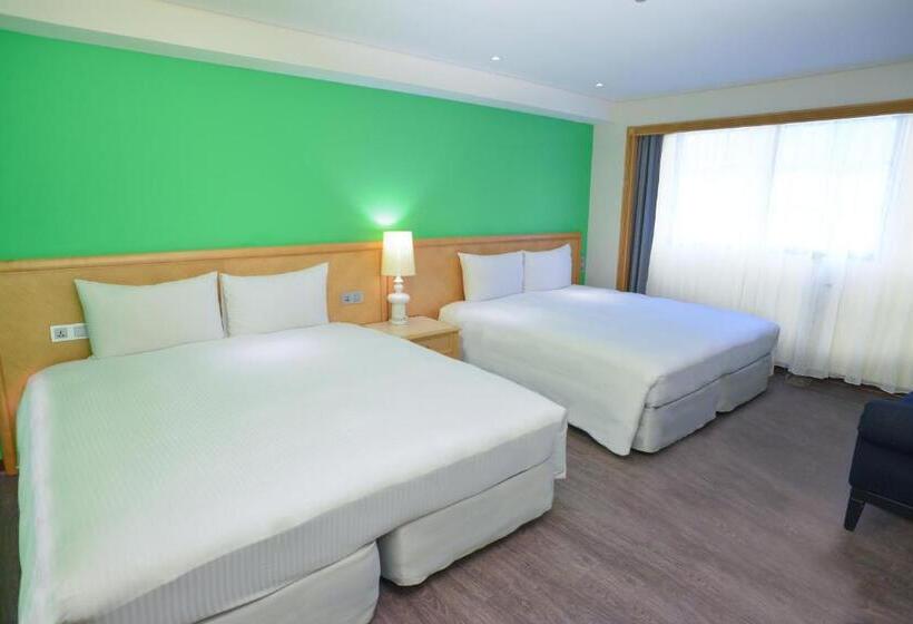Family Room, Green World Triplebeds