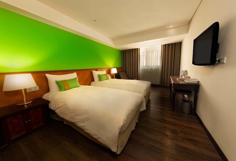 Superior Room, Green World Triplebeds