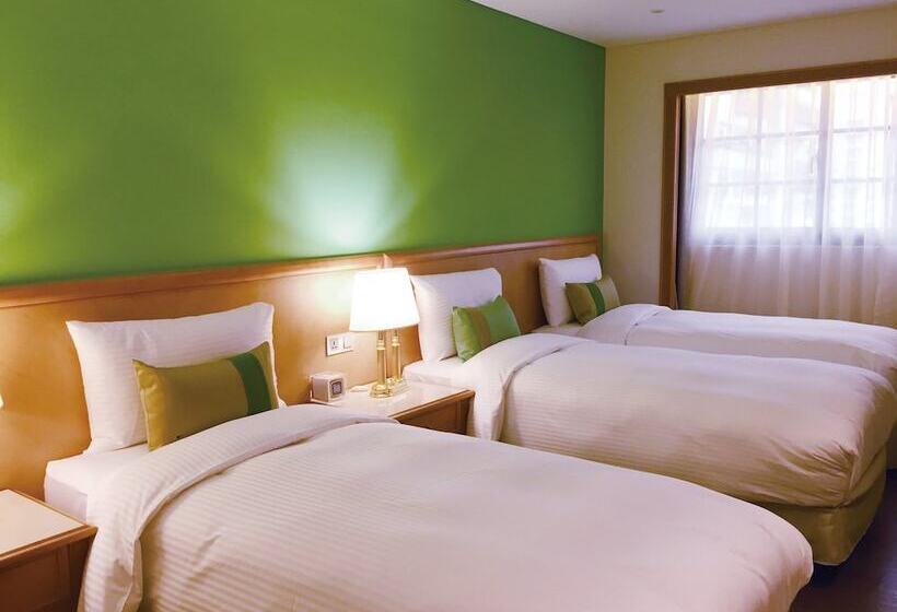 Deluxe Triple Room, Green World Triplebeds