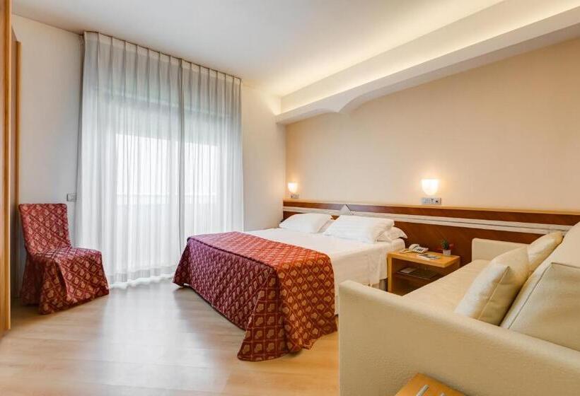 Четырехместный Номер Deluxe, Europa Beach Village