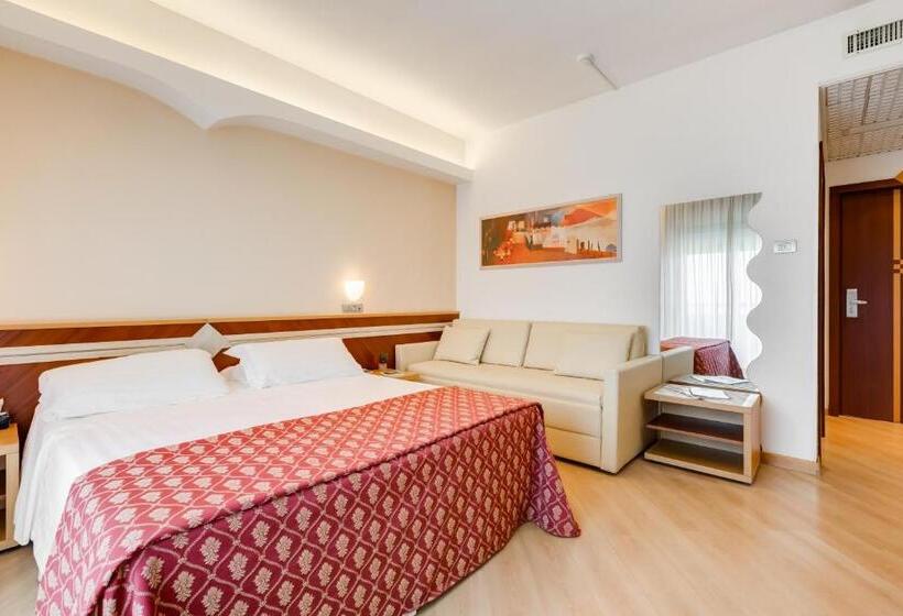 Номер Deluxe Кровать Куин, Europa Beach Village