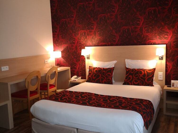 Номер Стандарт Трехместный, The Originals City, Hôtel Régina, Périgueux