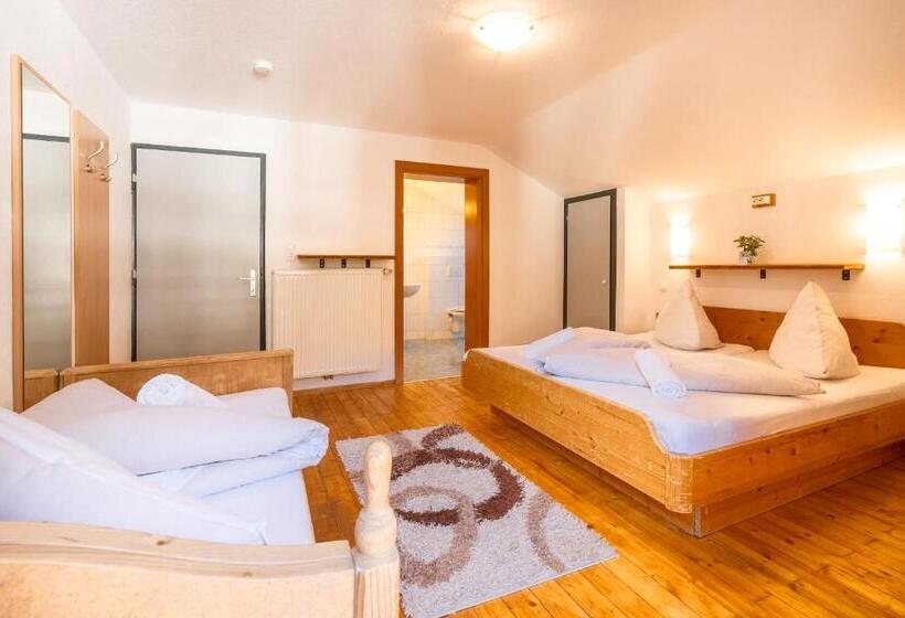 Трехместный Номер Стандарт с Балконом, Das Cityhouse