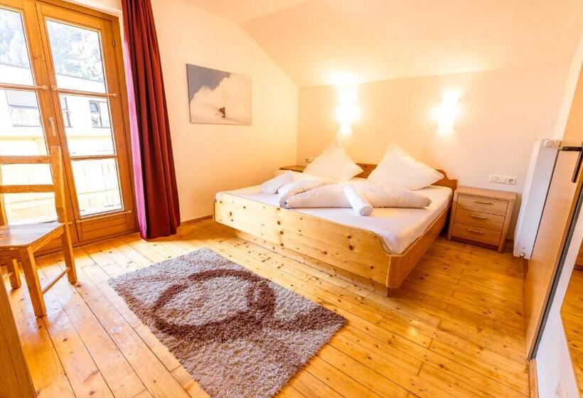 Номер Стандарт с Балконом, Das Cityhouse