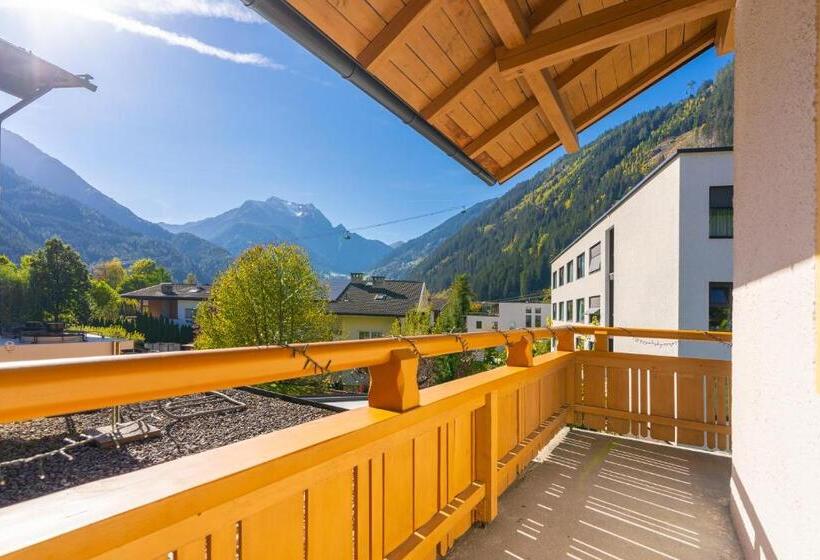 Номер Стандарт с Балконом, Das Cityhouse